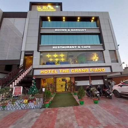Hotel The Grand Piano - Best Business Hotel In Patan Exterior photo