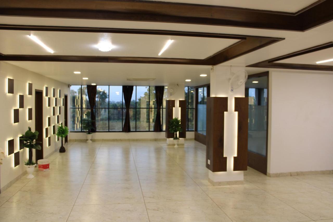 Hotel The Grand Piano - Best Business Hotel In Patan Exterior photo