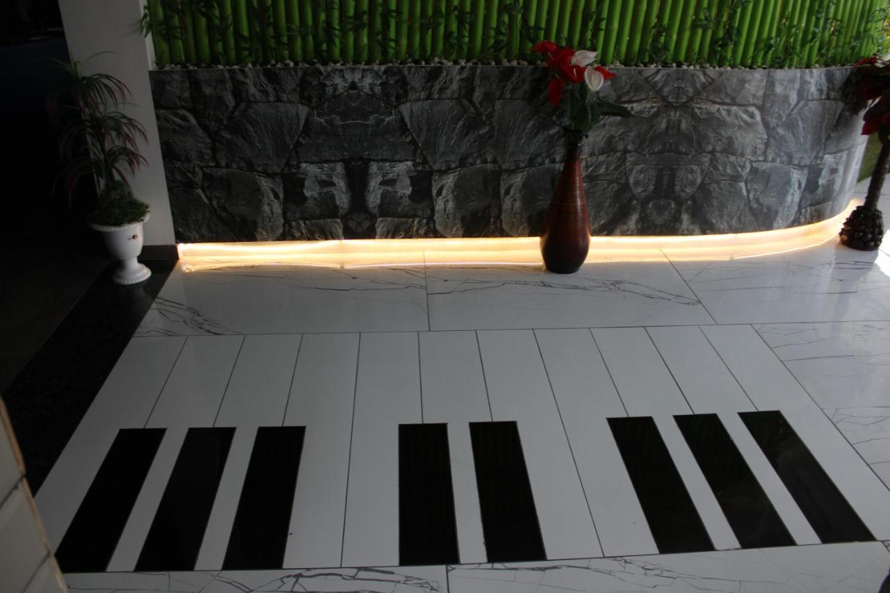 Hotel The Grand Piano - Best Business Hotel In Patan Exterior photo