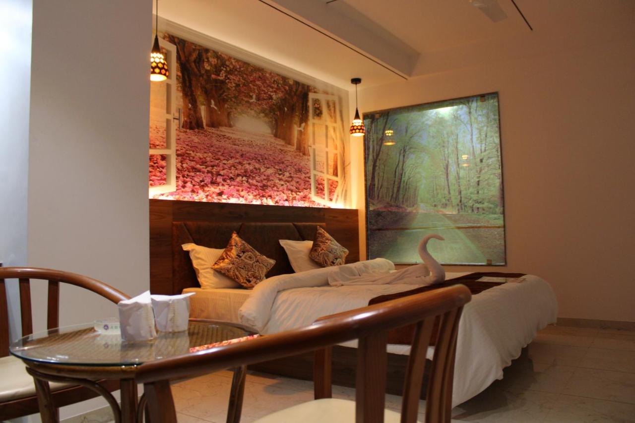 Hotel The Grand Piano - Best Business Hotel In Patan Exterior photo