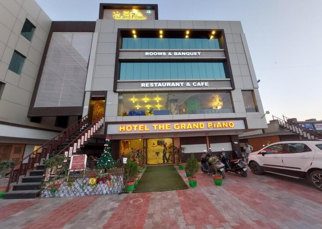 Hotel The Grand Piano - Best Business Hotel In Patan Exterior photo