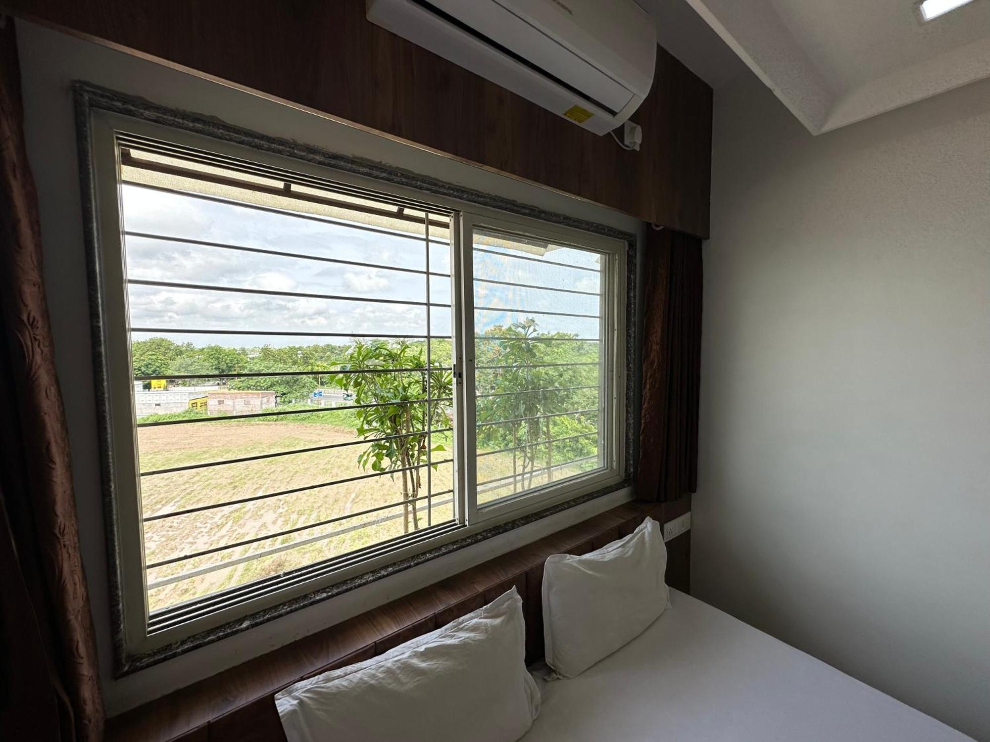 Hotel The Grand Piano - Best Business Hotel In Patan Exterior photo